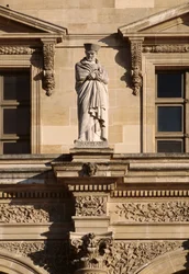 Fassade, Napoleon-Hof, Skulptur von François Rabelais